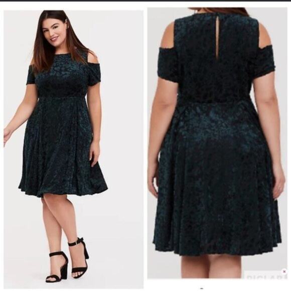 Torrid Green Velvet Burnout Sold Shoulder Skater Dress NWT Size Large - Picture 1 of 13